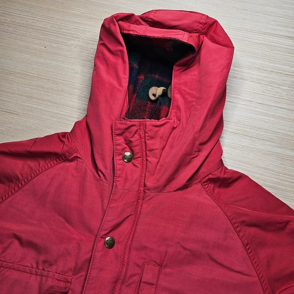 Woolrich Woman Hooded Chore Utility Jacket Size Small Red Plaid Lined Zip Button